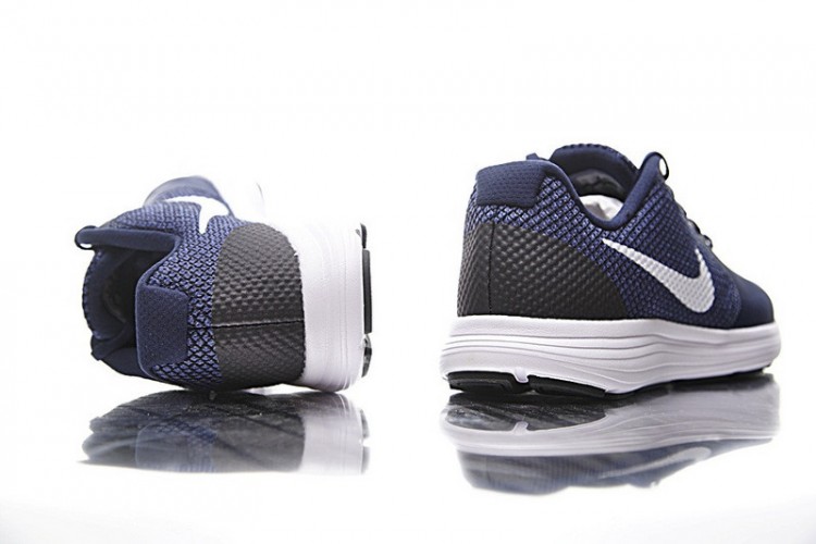 Nike Revolution 3 819300-406