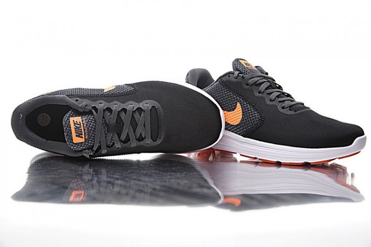 Nike Revolution 3 819300-003