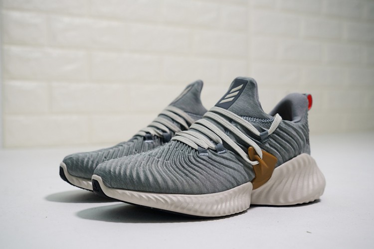 Adidas Alphabounce Instinct на ноге