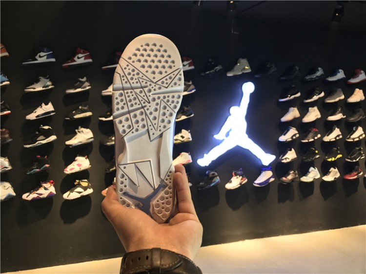 Nike Air Jordan 7  “Pantone” 304775-400