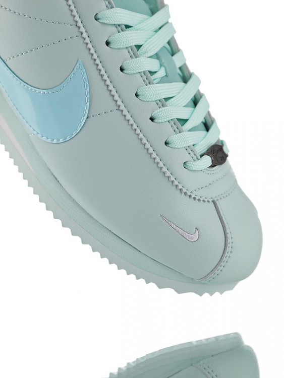Nike Classic Cortez Premium “Barely Grey” 905614
