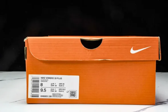 Nike Air ZoomX Vomero 18 Plus HM6805 108 