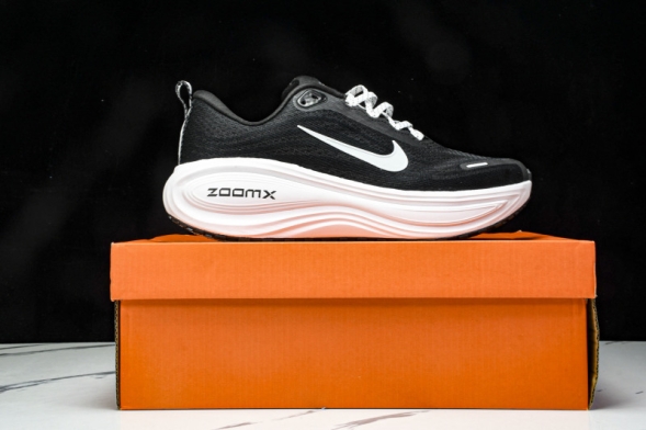 Nike Air ZoomX Vomero 18 Plus HM6805 108 