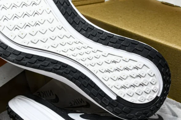 Nike Air ZoomX Vomero 18 Plus HM6805 108 