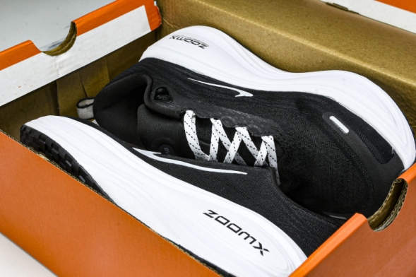 Nike Air ZoomX Vomero 18 Plus HM6805 108 