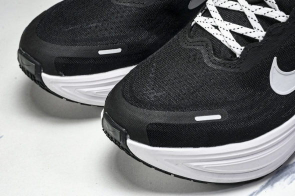 Nike Air ZoomX Vomero 18 Plus HM6805 108 