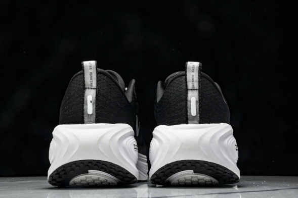 Nike Air ZoomX Vomero 18 Plus HM6805 108 