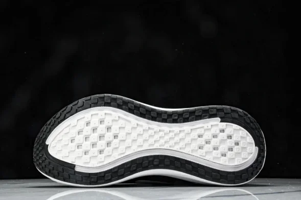 Nike Air ZoomX Vomero 18 Plus HM6805 108 