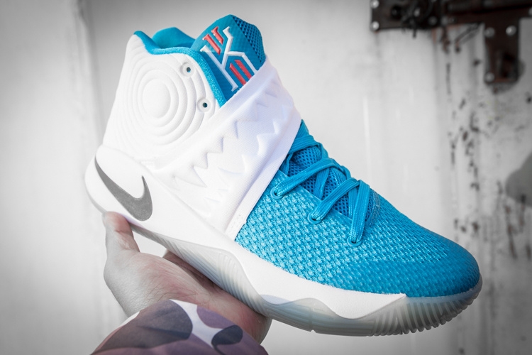 Nike Kyrie 2 “Christmas” 823108-144