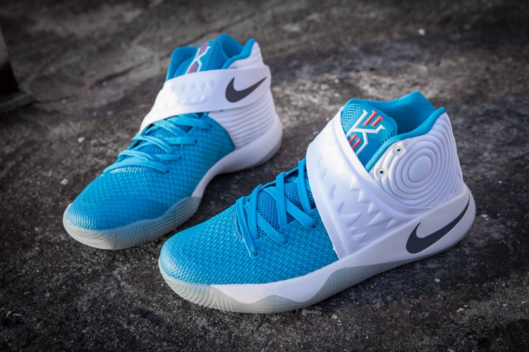 Nike Kyrie 2 “Christmas” 823108-144