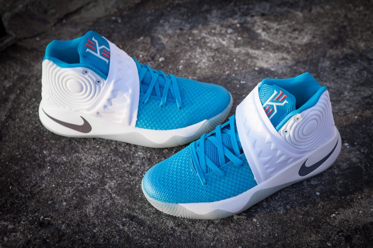 Nike Kyrie 2 “Christmas” 823108-144