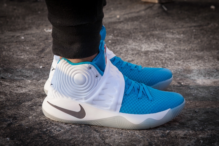 Nike Kyrie 2 “Christmas” 823108-144