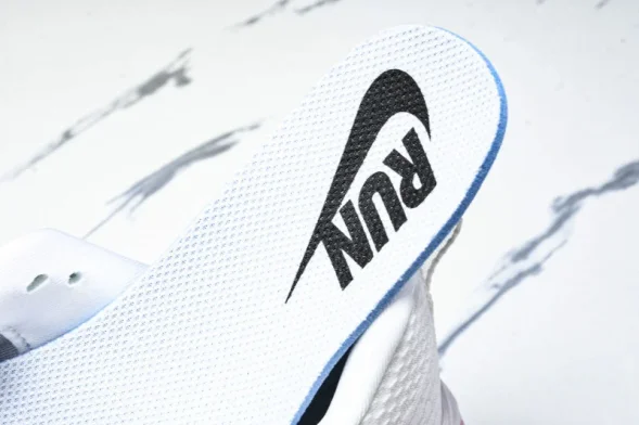 Nike Air ZoomX Vomero 18 Plus HM6805 120  