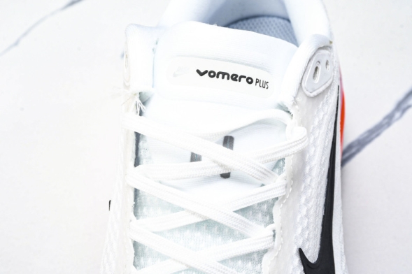 Nike Air ZoomX Vomero 18 Plus HM6805 120  