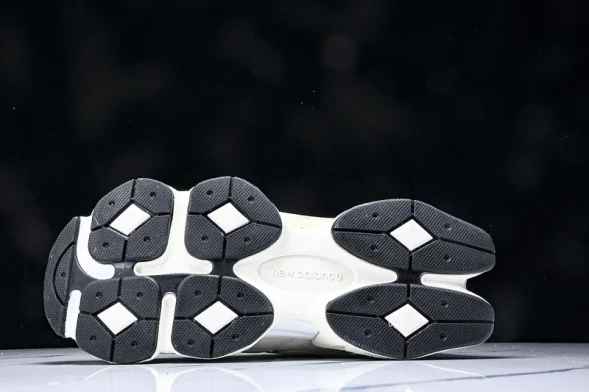 New Balance 9060 U9060WHT 