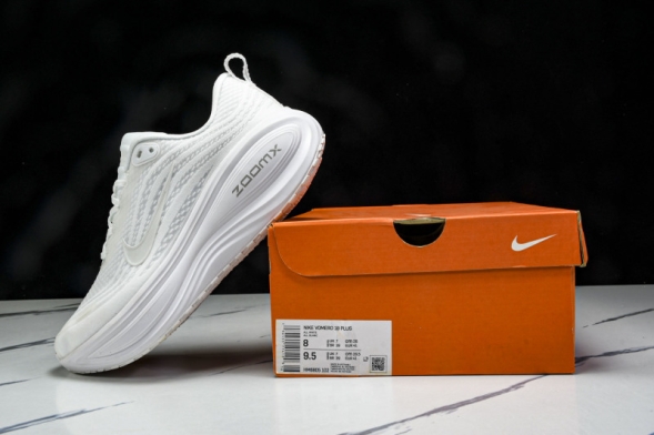 Nike Air ZoomX Vomero 18 Plus HM6805 102 