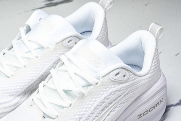 Nike Air ZoomX Vomero 18 Plus HM6805 102 