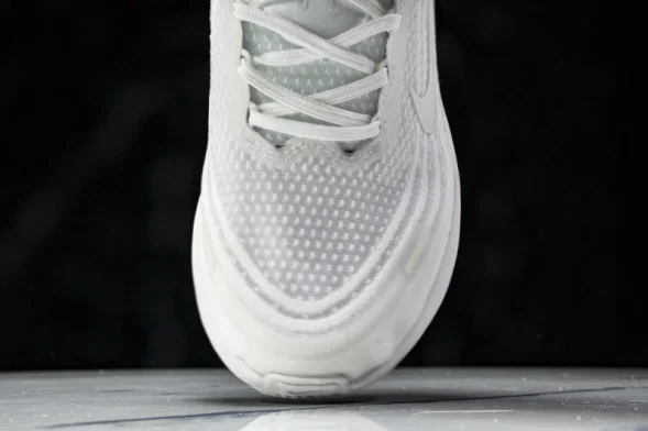 Nike Air ZoomX Vomero 18 Plus HM6805 102 