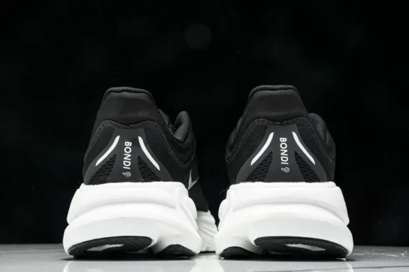HOKA Bondi 9 1162012 BWHT 