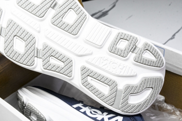 HOKA Bondi 9 1162011 VYN 