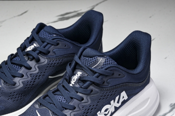 HOKA Bondi 9 1162011 VYN 