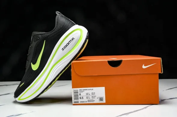 Nike Air ZoomX Vomero 18 Plus HM6805 107  