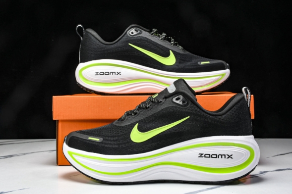 Nike Air ZoomX Vomero 18 Plus HM6805 107  