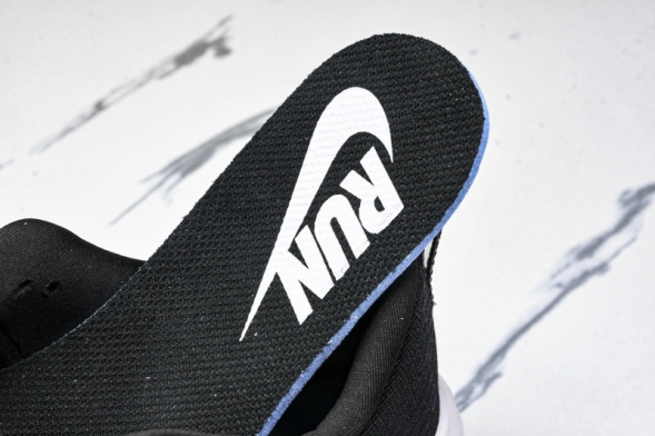 Nike Air ZoomX Vomero 18 Plus HM6805 107  