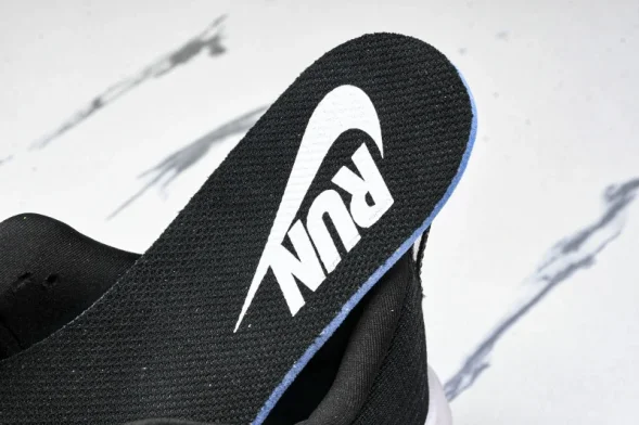 Nike Air ZoomX Vomero 18 Plus HM6805 107  