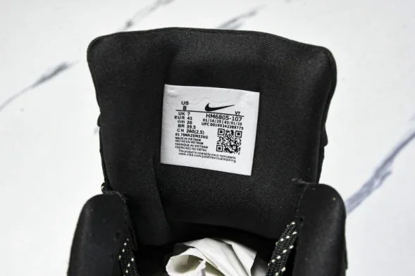 Nike Air ZoomX Vomero 18 Plus HM6805 107  