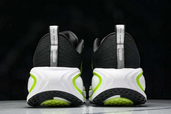 Nike Air ZoomX Vomero 18 Plus HM6805 107  