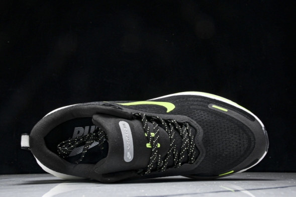 Nike Air ZoomX Vomero 18 Plus HM6805 107  