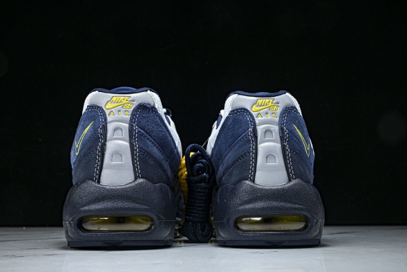 Nike Air Max 95 x Eric Koston HQ8492-400  