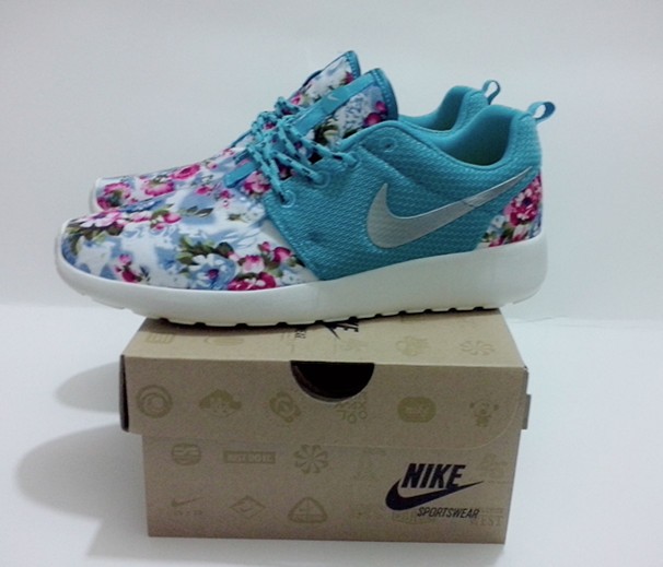 Nike Roshe Run Customs Flower