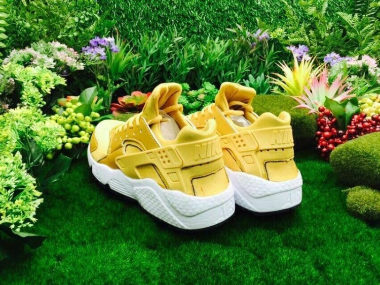  Nike Air Huarache LE 