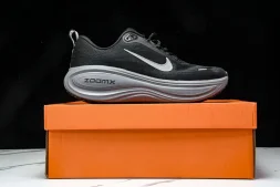 Nike Air ZoomX Vomero 18 Plus HM6805