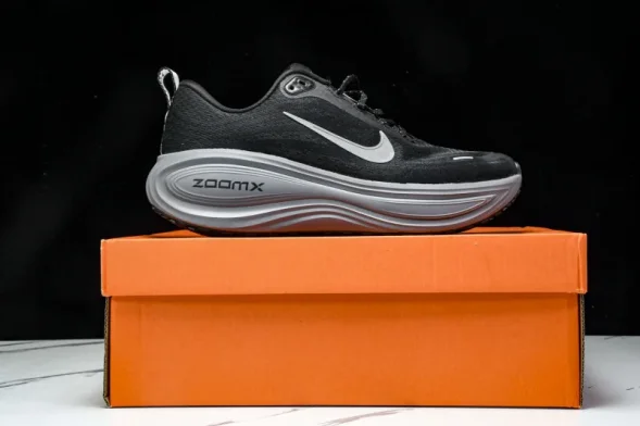 Nike Air ZoomX Vomero 18 Plus HM6805 