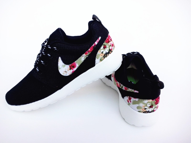 Nike Roshe Run Customs Flower