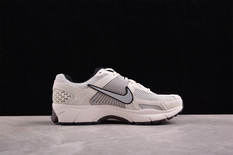  Nike Zoom Vomero 5 SP FJ2028-001
