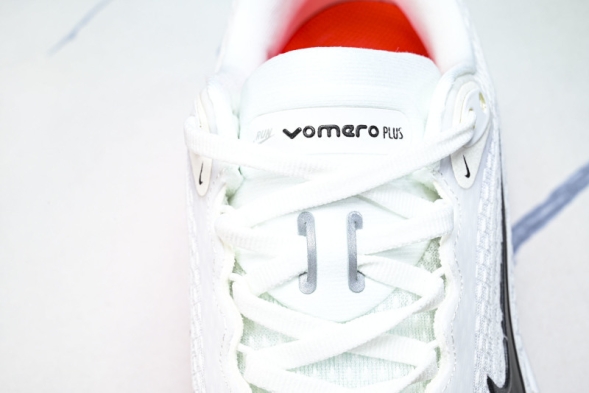 Nike Air ZoomX Vomero Plus HV8150-100 