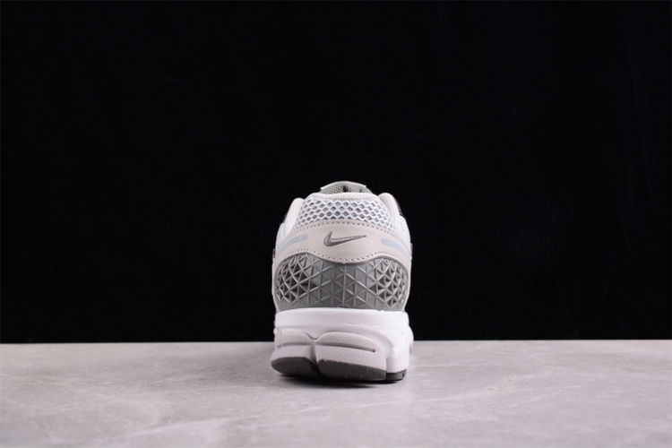  Nike Zoom Vomero 5 SP FD0791-012