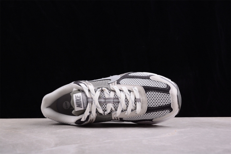  Nike Zoom Vomero 5 SP FD0791-012