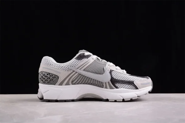 Nike Zoom Vomero 5 SP FD0791-012 