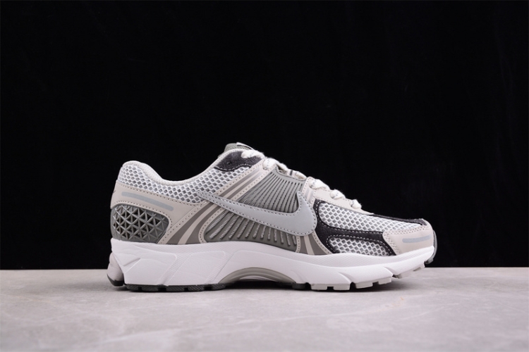  Nike Zoom Vomero 5 SP FD0791-012