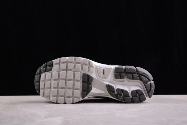  Nike Zoom Vomero 5 SP FD0791-012
