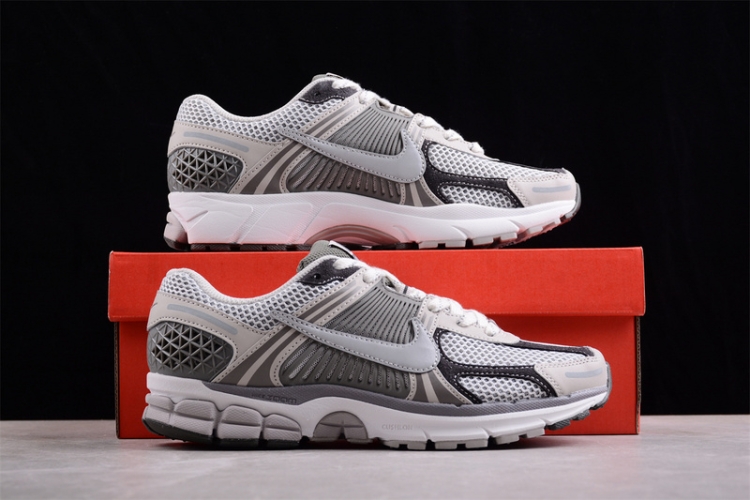  Nike Zoom Vomero 5 SP FD0791-012