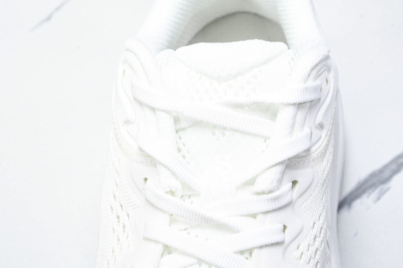 HOKA Bondi 9 1162012 WWH 