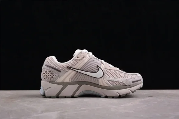 Nike Zoom Vomero 5 SP FZ3653-104 