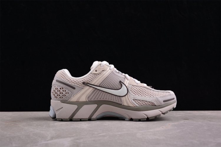 Nike Zoom Vomero 5 SP FZ3653-104