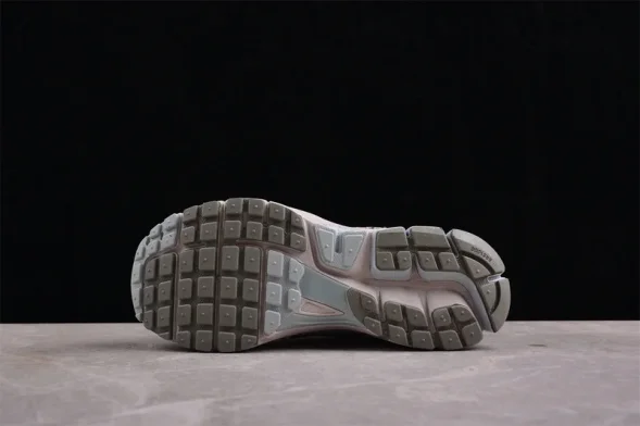 Nike Zoom Vomero 5 SP FZ3653-104 